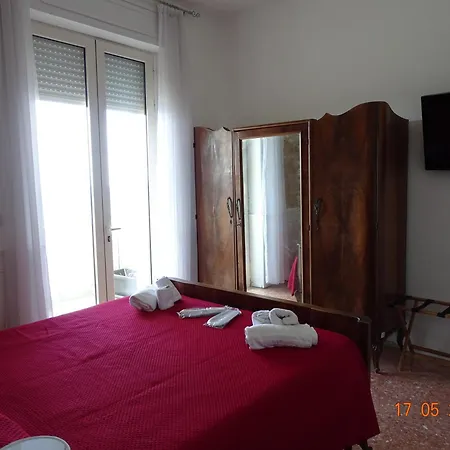 Mareggiata Oda ve Kahvaltı 4*
